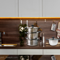 dapur-minimalis-dan-rapih-dengan-panci-komodo